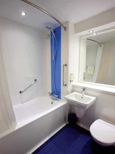 Bathroom 3, Travelodge Colchester Feering, Essex