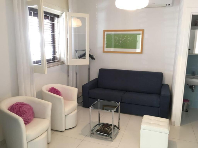 Others, Casa Vacanze Le Rose, Rome