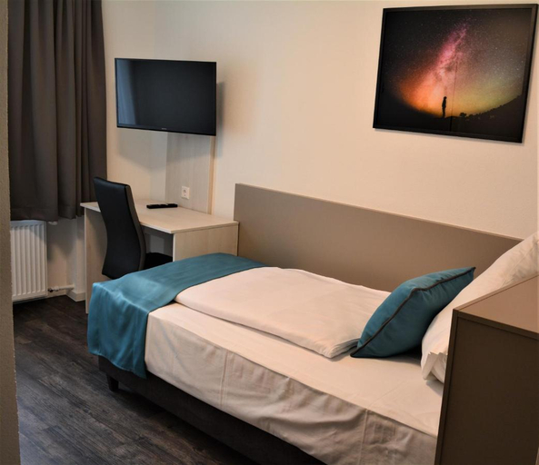 Bedroom 3, Hotel BaWü, Stuttgart