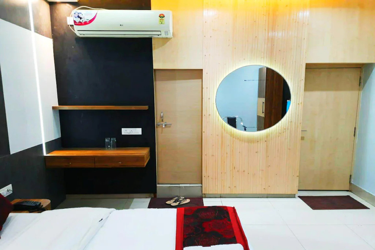 Bedroom 2, Hotel Jay Deluxe, Rohtas