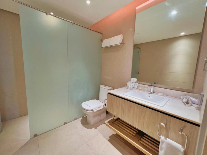 Bathroom, Acacia Hotel Davao, Davao City