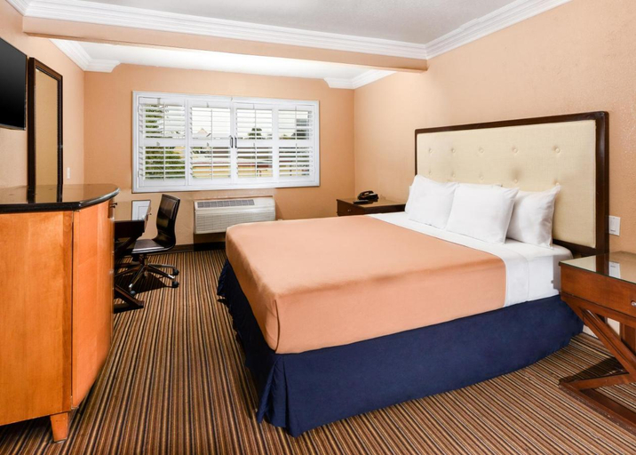 Bedroom 5, Hollywood Inn Express South, Los Angeles