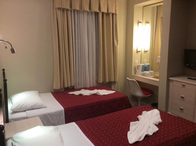 Bedroom 2, Central Hotel Golders Green, London