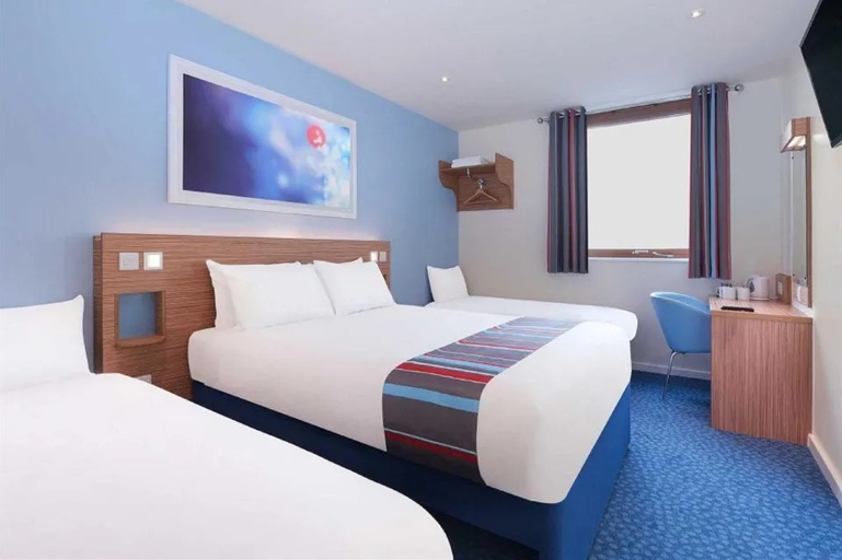 Bedroom 5, Travelodge Egham, Surrey
