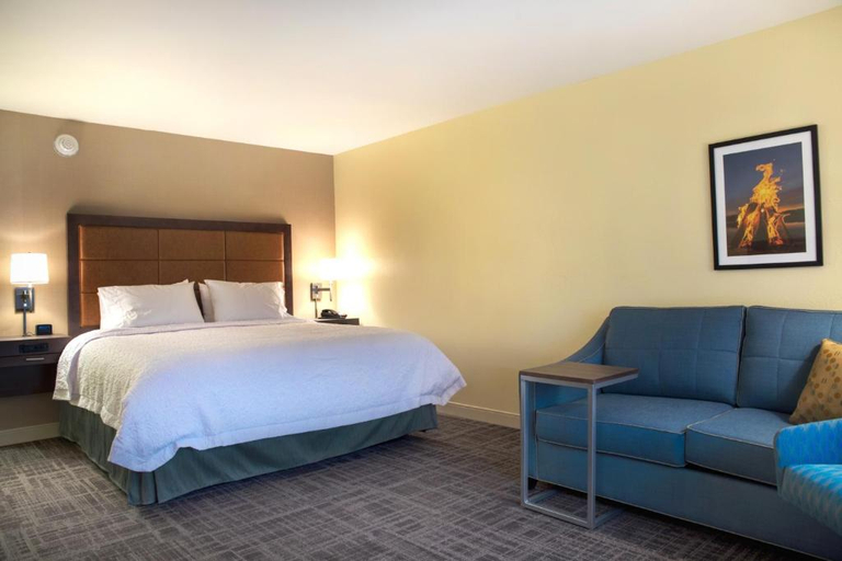Bedroom 3, Hampton Inn Big Rapids, Mecosta