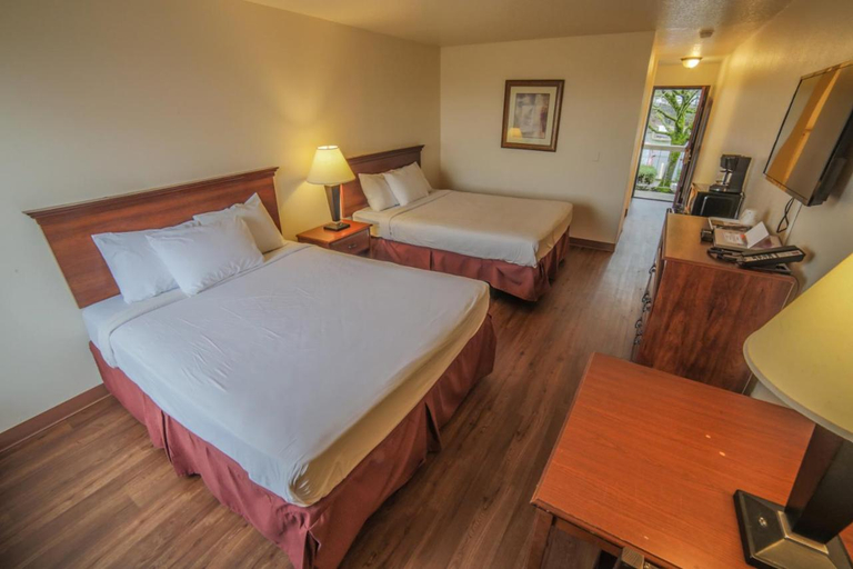 Bedroom 3, Sunnyside Inn and Suites, Clackamas