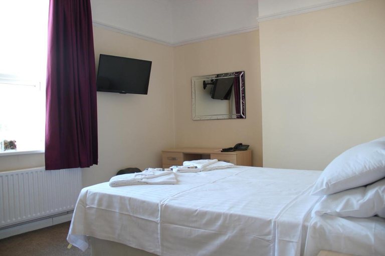 Bedroom 2, Croxdale Inn, Durham
