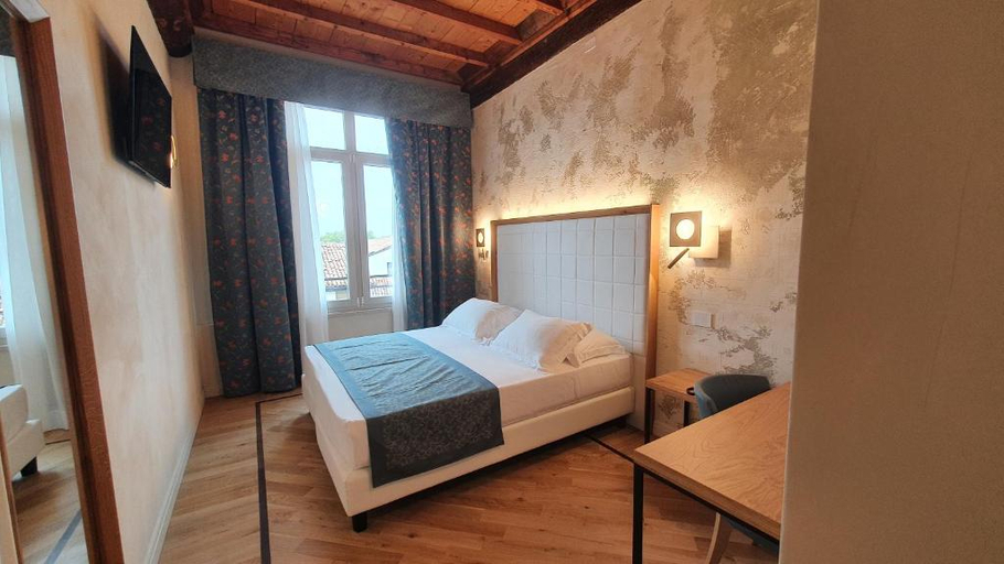 Bedroom 2, Ca' Uberti Palace Hotel , Mantegna Hotels, Mantua