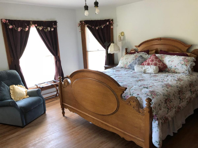 Bedroom 2, Antique Rose Inn Windham, Greene