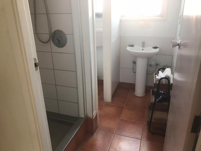 Bathroom 3, Gateway International Motel, Rotorua