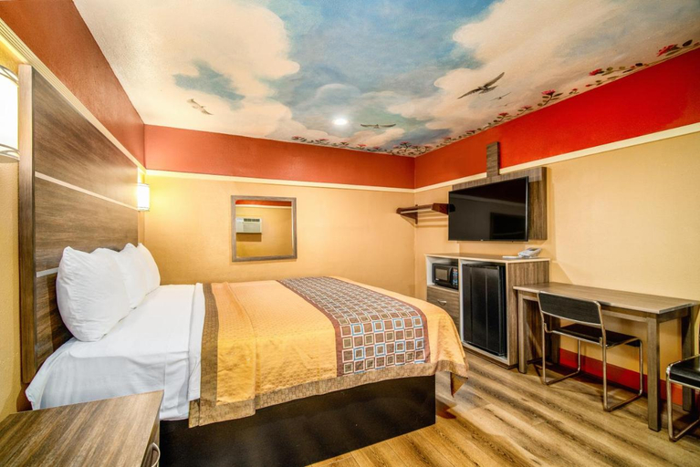 Bedroom 2, Geneva Motel, Los Angeles