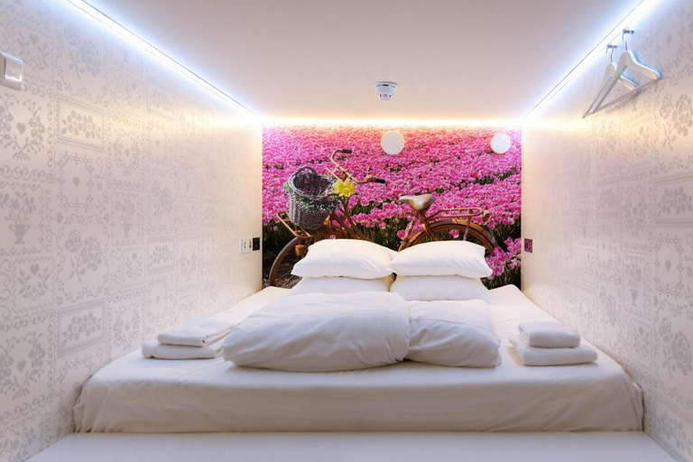 Bedroom 5, De Bedstee Boutique Capsule Hotel, Amsterdam