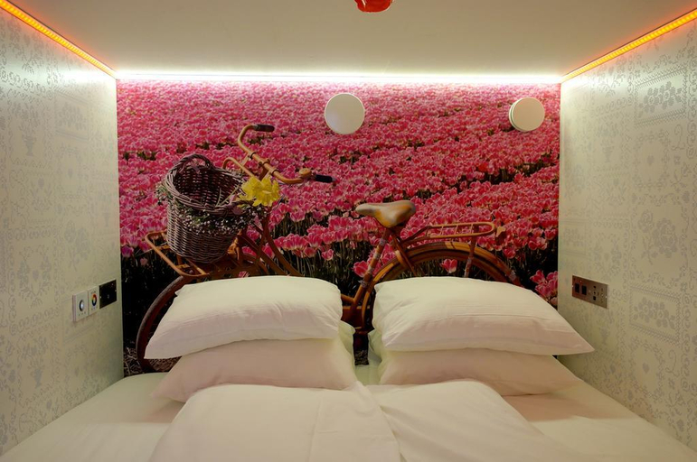 Bedroom 2, De Bedstee Boutique Capsule Hotel, Amsterdam