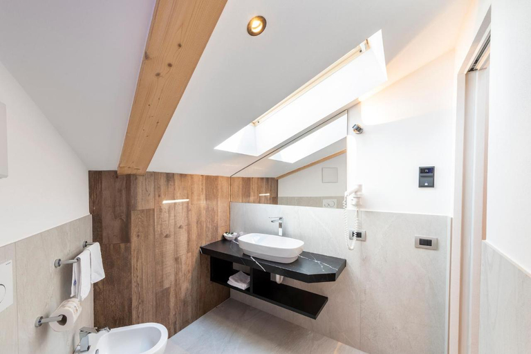 Bathroom 3, Hotel Miravalle, Agrigento