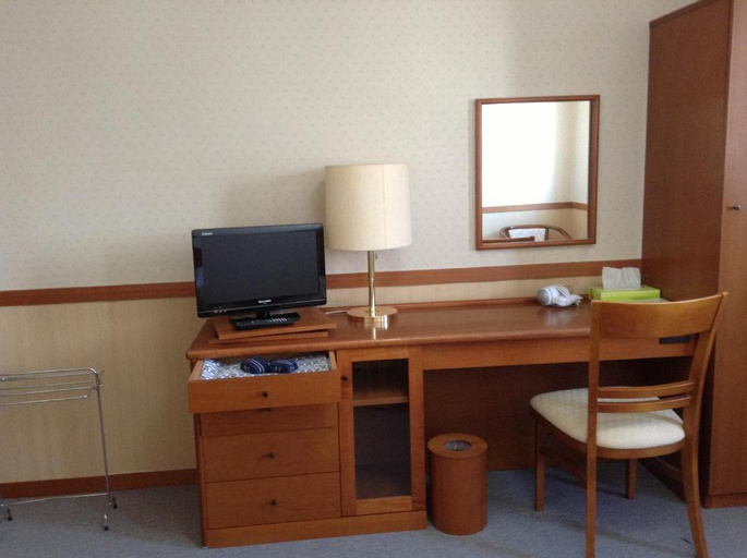 Others, Hotel Happokan, Hakuba
