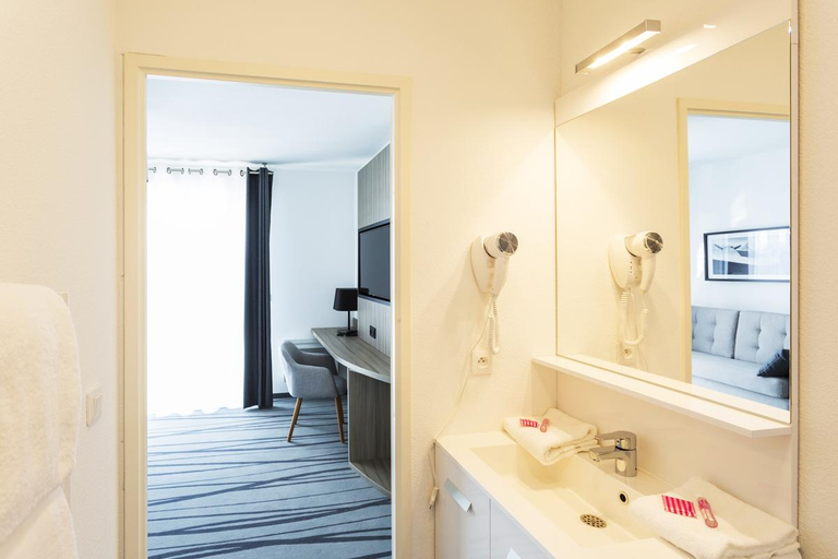 Bathroom 4, Nemea Appart Hotel Bordeaux Merignac aeroport, Gironde