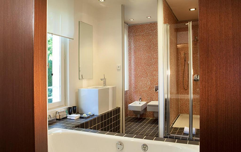 Bathroom 4, Les Pleiades Hotel-Spa-Restaurant, Seine-et-Marne