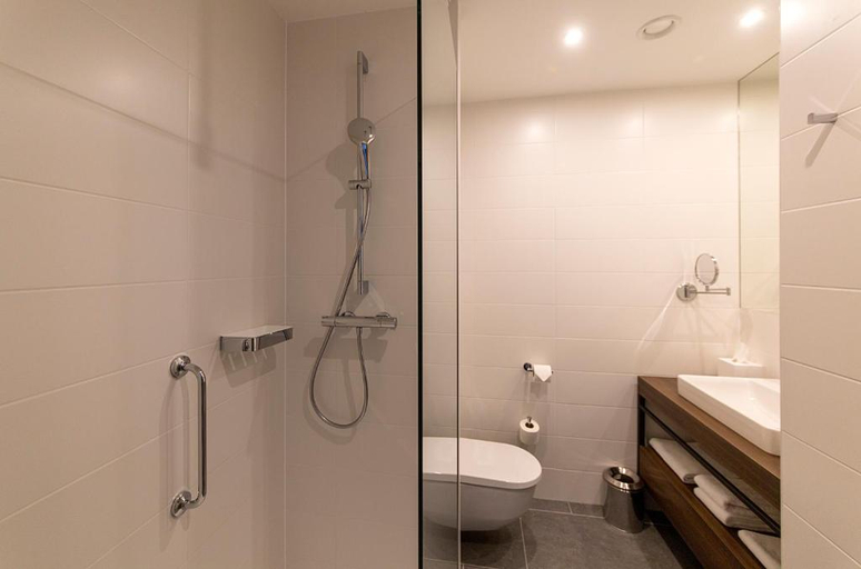Bathroom 4, Hilton Garden Inn Zagreb Radnicka, Zagreb