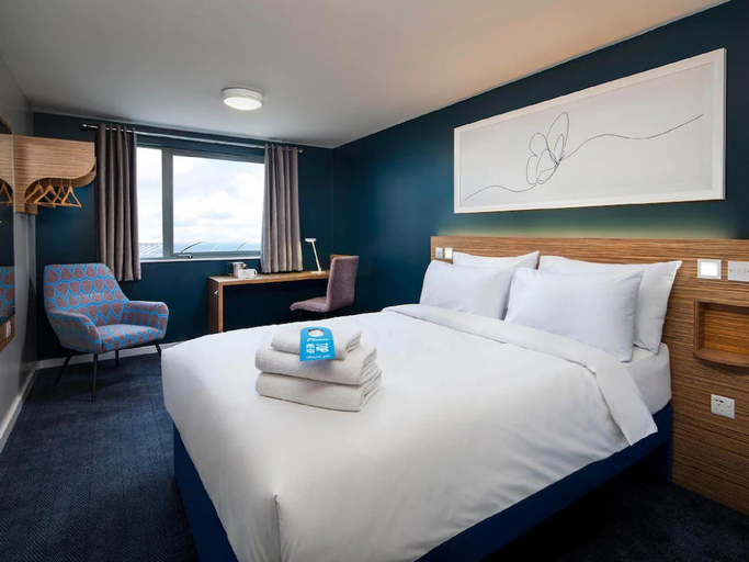 Bedroom 3, Travelodge Egham, Surrey