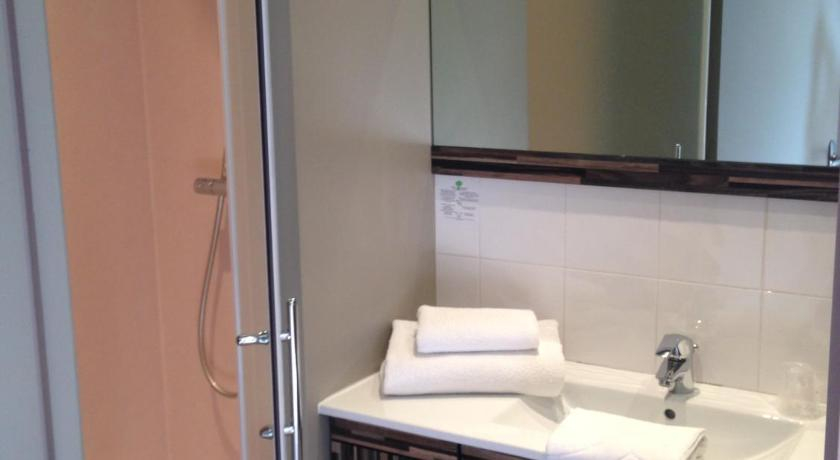 Bathroom 4, Le Relais Des Bergers, Rhône