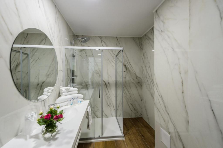 Bathroom 5, Mirage Medspa Hotel, Tuzla