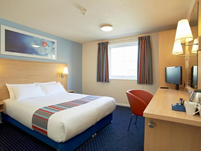 Bedroom 5, Travelodge Widnes, Halton