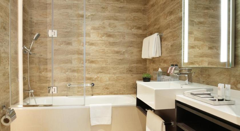 Bathroom 5, Millennium Executive Apartments Mont Rose, Dubai