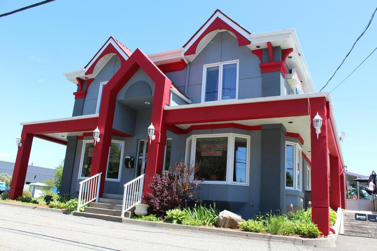 Exterior & Views