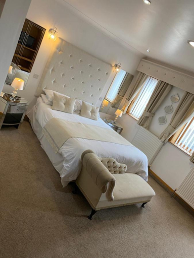 Bedroom 3, BESSEMER HOTEL, Merthyr Tydfil