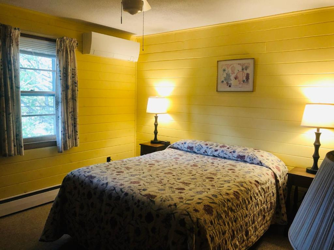 Bedroom 2, Gray Ghost Inn, Windham