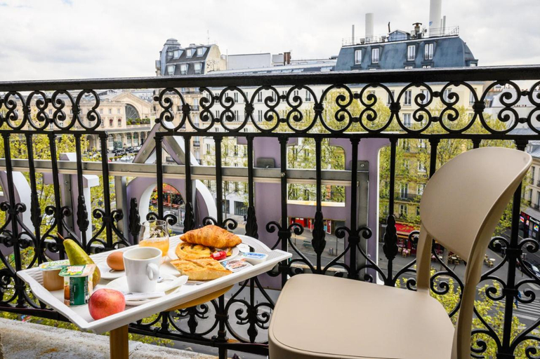Others 5, Hôtel d'Alsace, Paris
