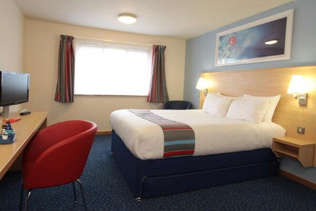 Bedroom 2, Travelodge Widnes, Halton