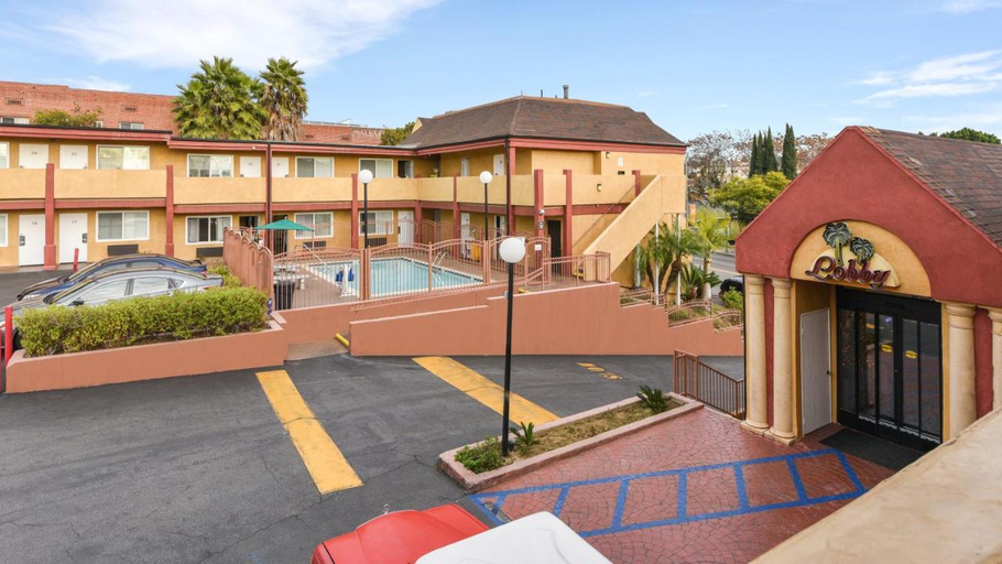 Exterior & Views, Hollywood Inn Express South, Los Angeles