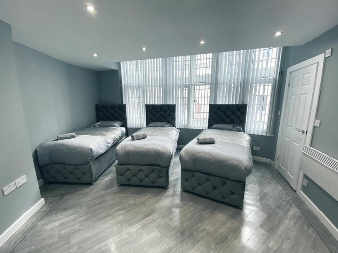 Bedroom 2, Brownlows Inn, Sefton