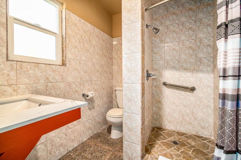 Bathroom 3, Geneva Motel, Los Angeles