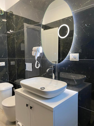 Bathroom 5, Hotel Erioni, Sarandës