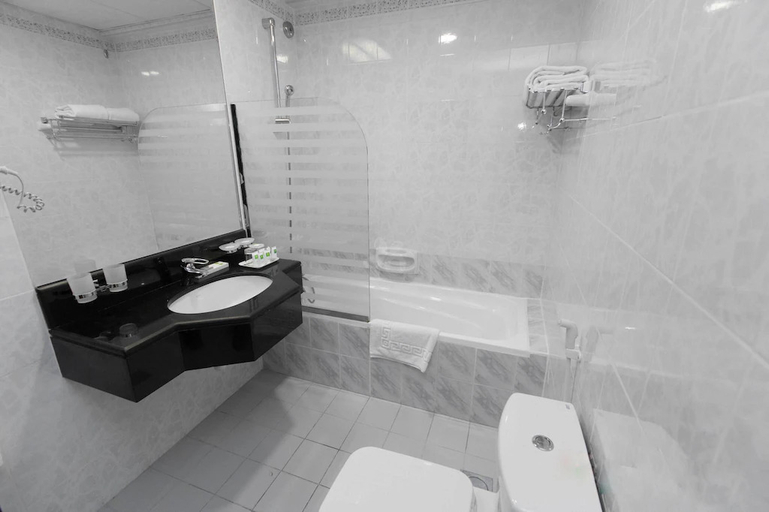Bathroom, Fairbridge Inn & Suites Batavia - Darien Amusement, Genesee