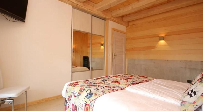 Bedroom 2, Maison de Laveline, Vosges