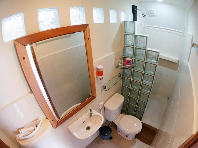 Bathroom, Gili Divers Hotel, Lombok