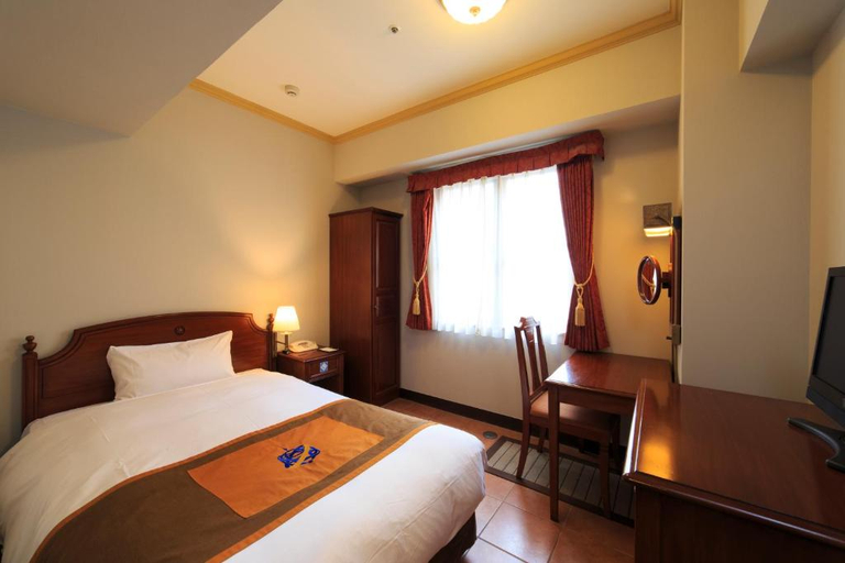 Bedroom 2, Hotel Monterey Nagasaki, Nagasaki