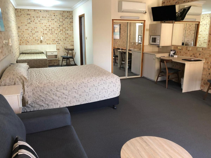 Bedroom 4, Cardiff - Motor Inn, Lake Macquarie - North