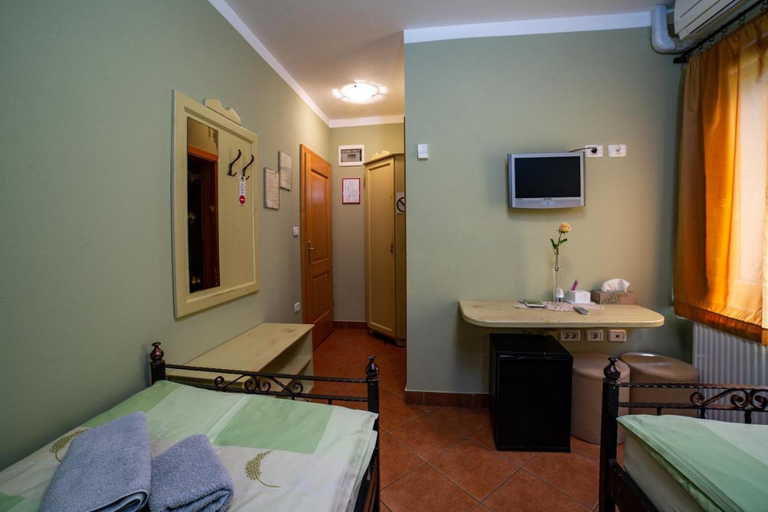 Bedroom 5, Rooms Herman, Pivka
