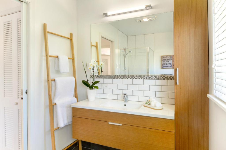Bathroom 3, Eight on Church - near Mudbrick & Cable Bay, Auckland