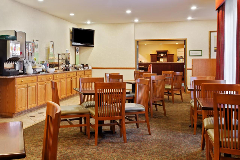 Food & Drinks 5, Country Inn & Suites Elgin, Kane