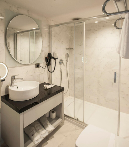 Bathroom 3, Smart Hotel, Konak