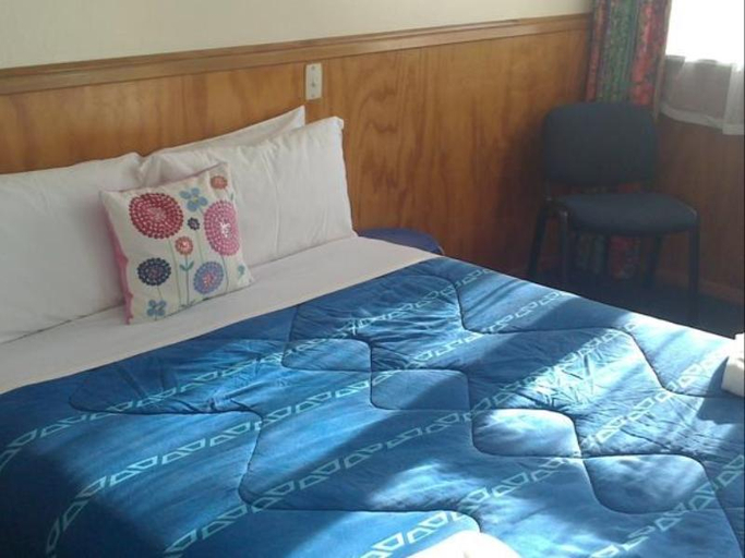 Bedroom 2, Otaki Motel, Kapiti Coast