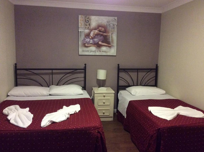 Bedroom 5, Central Hotel Golders Green, London