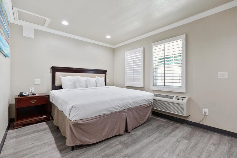 Bedroom 5, Le Blanc Inn & Suites, Los Angeles