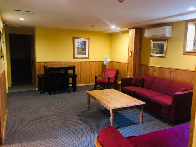 Others 4, Gray Ghost Inn, Windham