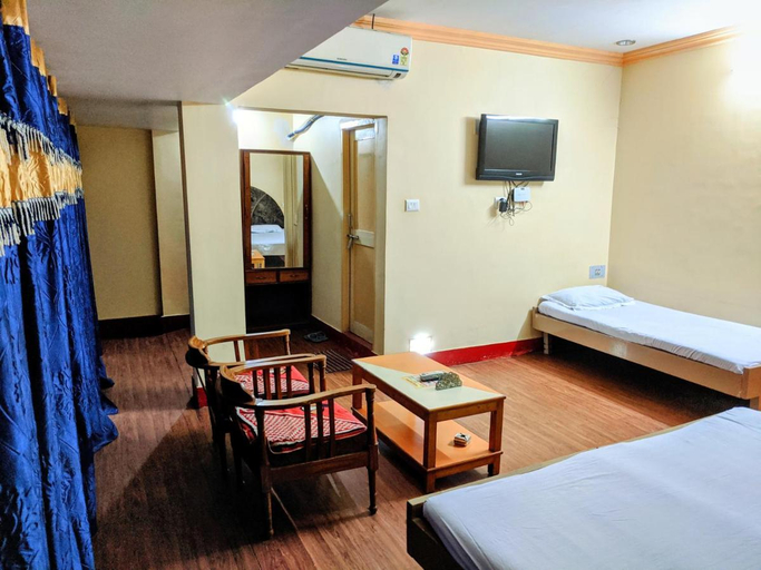 Bedroom 3, Hotel Shivneri, Bilaspur
